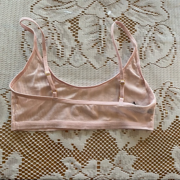 Summersalt • The Feel Free Adjustable Bralette in Quartz - Picture 5 of 8